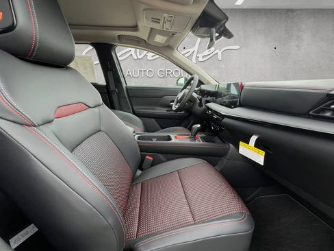 New 2026 Nissan Kicks SR w/ SR Premium Package FWD image 25