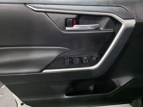 Used 2025 Toyota RAV4 XLE AWD/4WD image 10