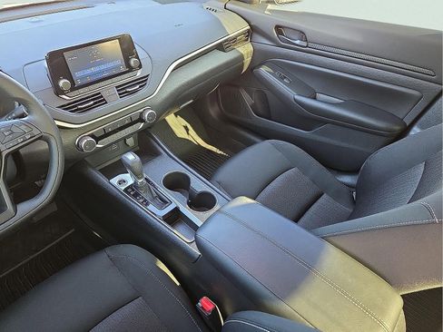 Used 2024 Nissan Altima 2.5 S image 11