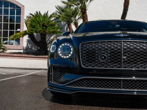 Used 2025 Bentley Flying Spur Plug-In Hybrid AWD/4WD image 11