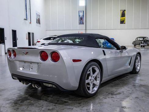 Used 2005 Chevrolet Corvette Convertible w/ Preferred Equipment Group RWD image 25