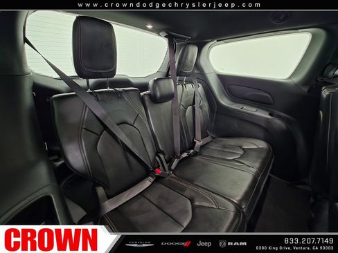Certified 2024 Chrysler Pacifica Limited FWD image 10