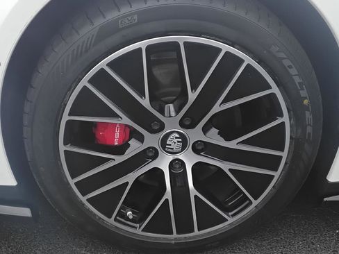 Used 2020 Porsche Taycan 4S image 11