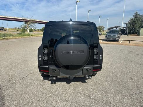 Used 2025 Land Rover Defender 130 V8 AWD/4WD image 4
