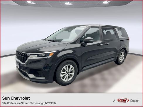 Used 2022 Kia Carnival LX image 1