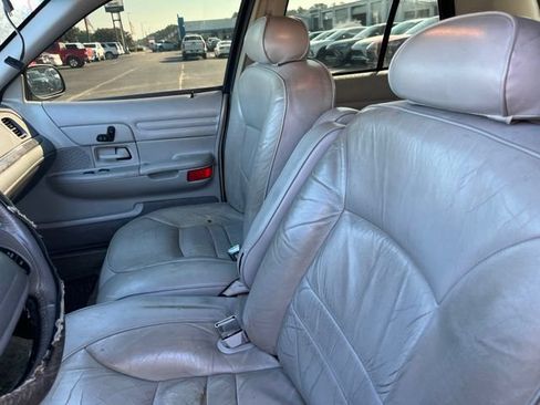 Used 2000 Ford Crown Victoria LX RWD image 8