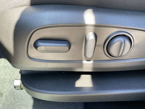 Used 2021 Chevrolet Equinox LS w/ LS Convenience Package image 12