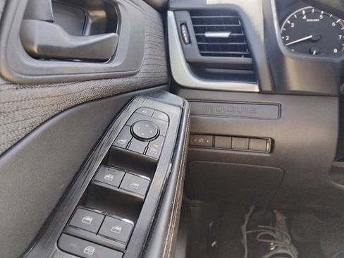 Used 2022 Nissan Rogue S AWD/4WD image 20