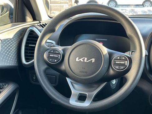 Used 2025 Kia Soul LX w/ LX Technology Package image 25