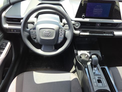 Used 2024 Toyota Prius LE FWD image 12