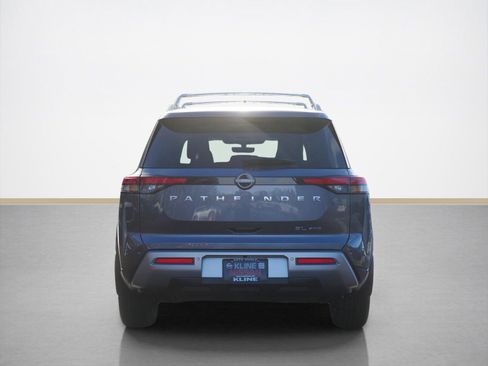 New 2025 Nissan Pathfinder SL image 3