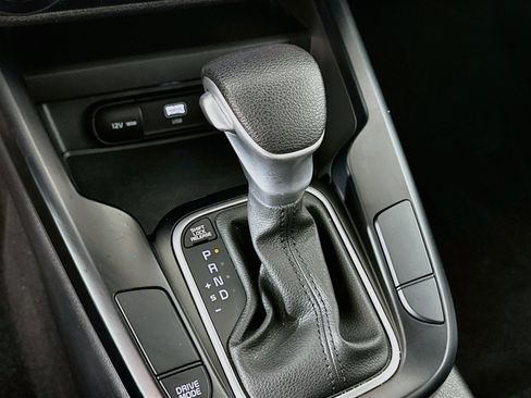 Used 2025 Kia Soul LX w/ LX Technology Package FWD image 24