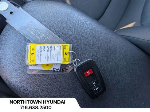 Used 2025 Toyota RAV4 XLE AWD/4WD image 19