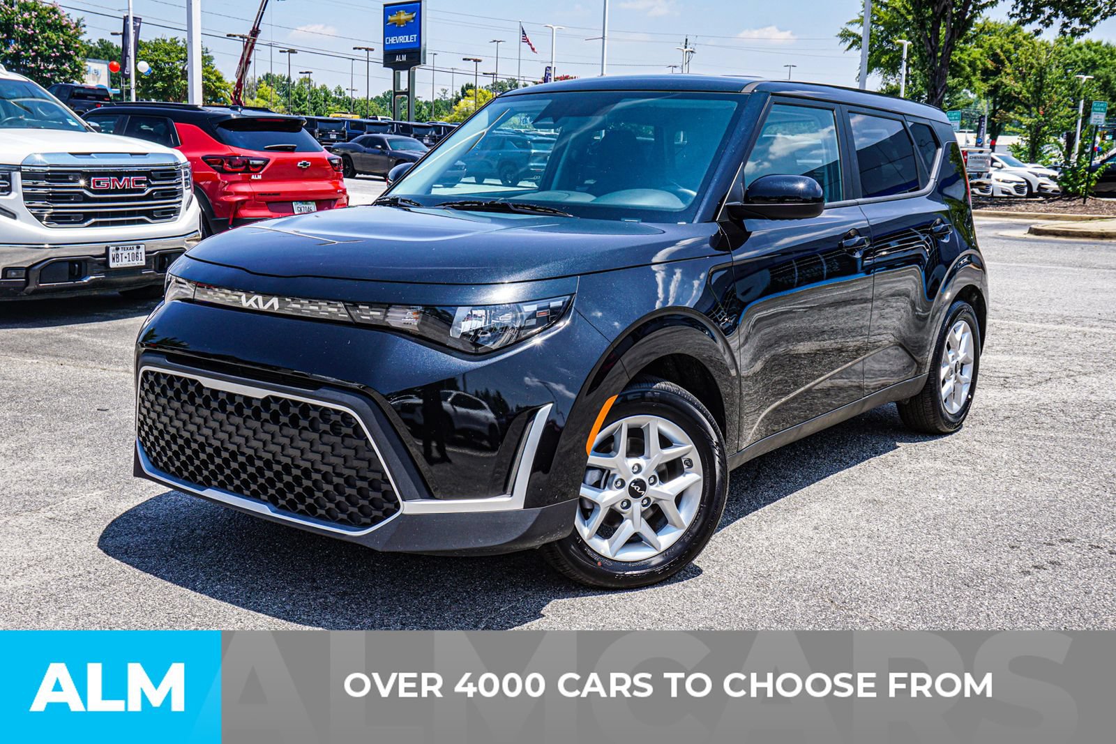 Used 2025 Kia Soul LX w/ LX Technology Package FWD image 2