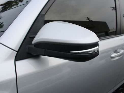 Used 2015 Toyota 4Runner SR5 Premium image 12