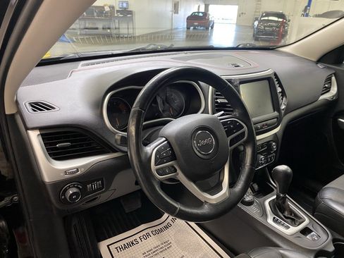 Used 2018 Jeep Cherokee Trailhawk w/ Cold Weather Group image 21