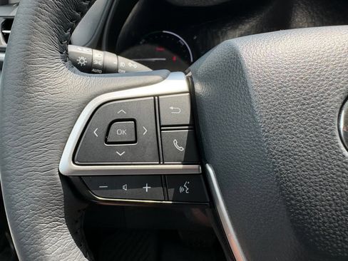 Used 2025 Toyota Sienna XLE FWD image 15