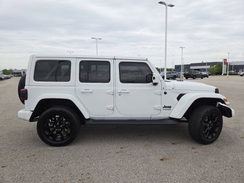 Used 2021 Jeep Wrangler Unlimited Sahara AWD/4WD image 16