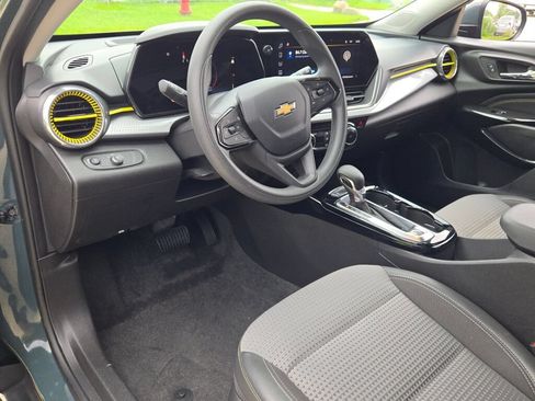 Used 2025 Chevrolet Trax LT FWD image 20