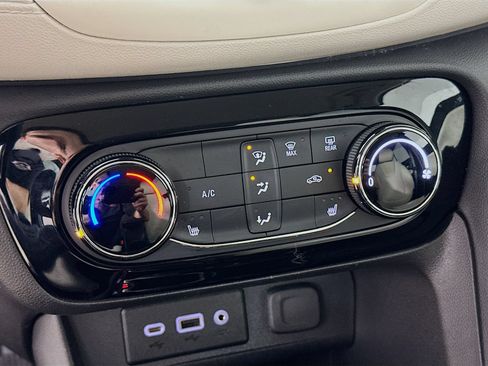 Used 2023 Buick Encore GX Preferred w/ Cold Weather Comfort Package FWD image 25
