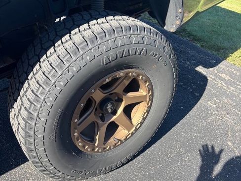 Used 2019 Toyota Tacoma SR image 2