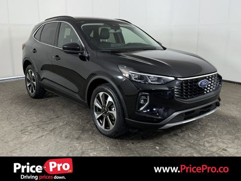 Used 2023 Ford Escape Platinum image 1