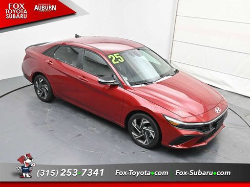 Used 2025 Hyundai Elantra SEL image 28