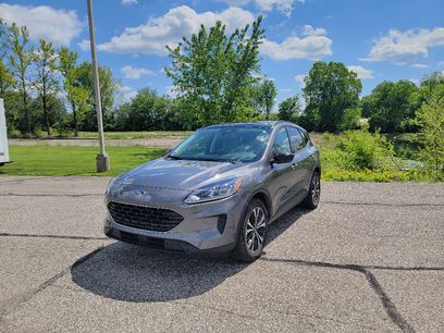 Used 2022 Ford Escape SE w/ SE Sport Appearance Package