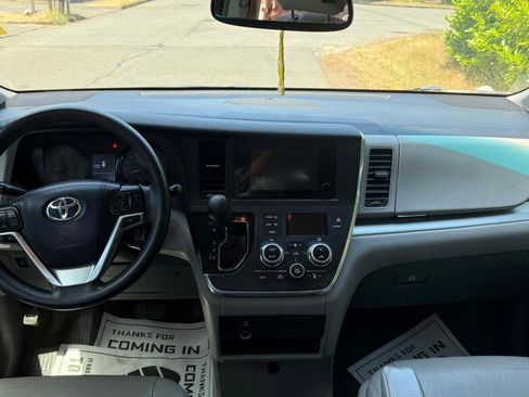 Used 2015 Toyota Sienna LE FWD image 13
