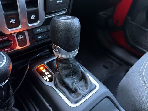 Used 2025 Jeep Wrangler Sport AWD/4WD image 18