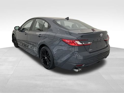 Used 2025 Toyota Camry SE image 3