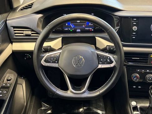 Certified 2023 Volkswagen Taos SE w/ Panoramic Sunroof Package FWD image 19