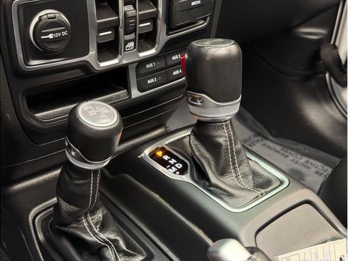 Used 2023 Jeep Wrangler Unlimited Sahara AWD/4WD image 17