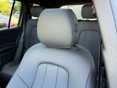New 2026 Mercedes-Benz GLB 250 image 3