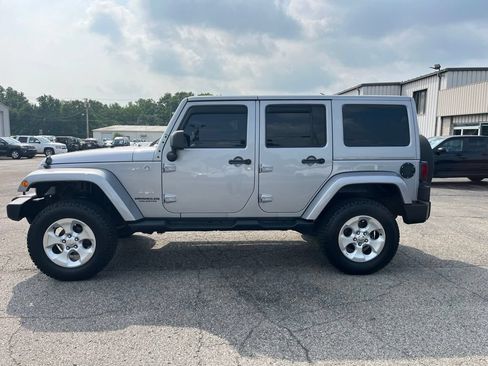 Used 2013 Jeep Wrangler Unlimited Sahara w/ Connectivity Group AWD/4WD image 7