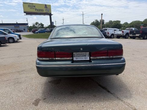 Used 1995 Ford Crown Victoria RWD image 4