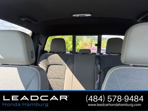 Used 2024 Chevrolet Colorado ZR2 w/ Technology Package AWD/4WD image 30