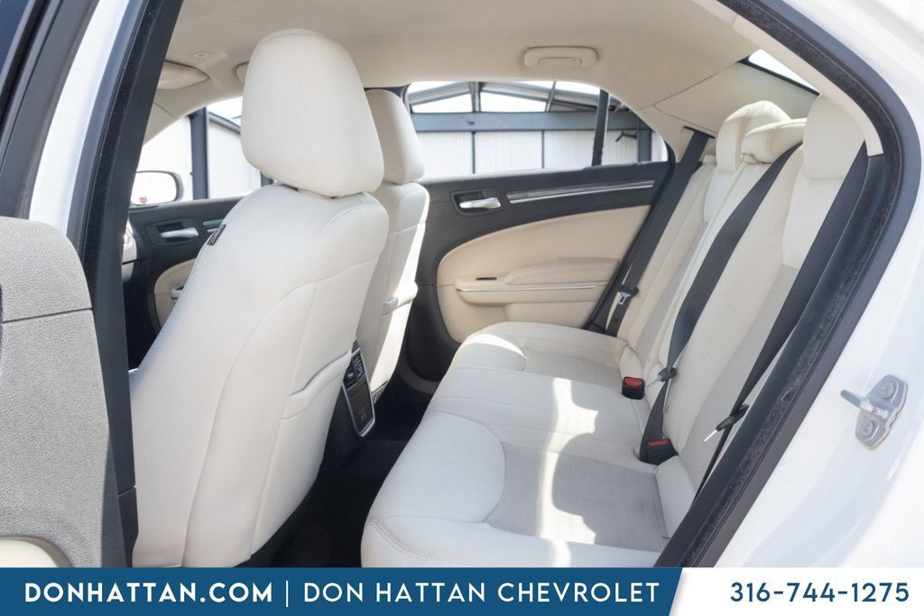 Used 2020 Chrysler 300 Touring w/ Driver Convenience Group RWD image 21