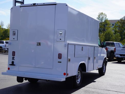 New 2025 GMC Savana 3500 w/ Power Convenience Package RWD image 8