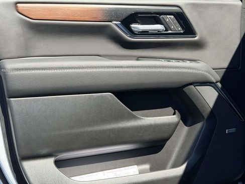 New 2026 GMC Yukon XL Denali w/ Denali Reserve Package AWD/4WD image 6