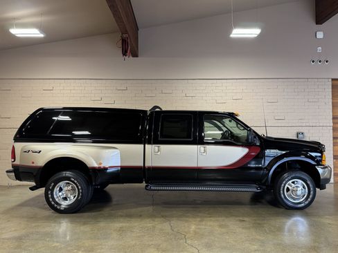 Used 2001 Ford F350 Lariat image 3