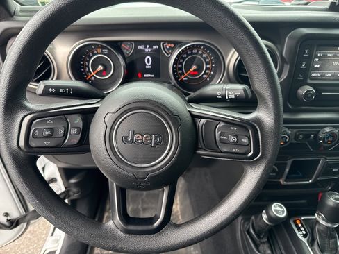 Used 2018 Jeep Wrangler Unlimited Sport image 9