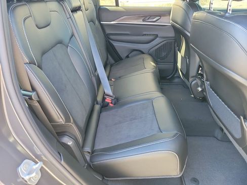 New 2026 Jeep Grand Cherokee Altitude image 34