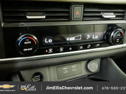 Used 2025 Nissan Rogue SV AWD/4WD image 15