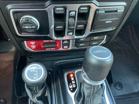 Used 2022 Jeep Gladiator Rubicon w/ LED Lighting Group AWD/4WD image 17