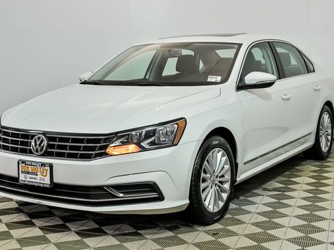 Used 2017 Volkswagen Passat 1.8T SE FWD image 5