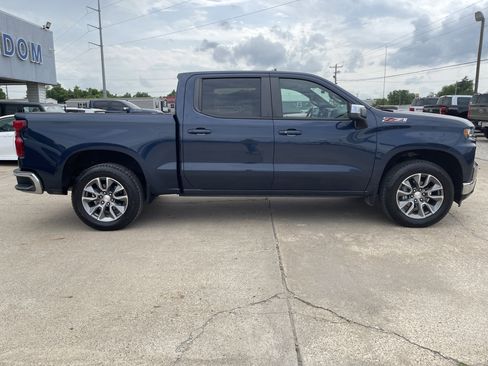 Used 2021 Chevrolet Silverado 1500 LT w/ Z71 Off-Road Package image 3