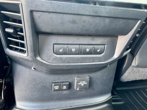 Used 2022 Toyota Tundra Platinum AWD/4WD image 8