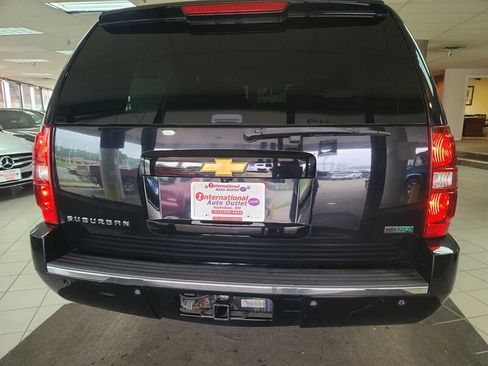 Used 2012 Chevrolet Suburban LTZ image 6