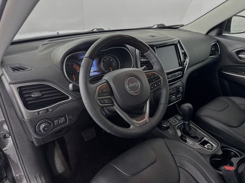 Used 2019 Jeep Cherokee Overland w/ Technology Group AWD/4WD image 9